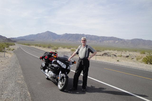 DSC02097.JPG - Auf dem Weg ins Death Valley